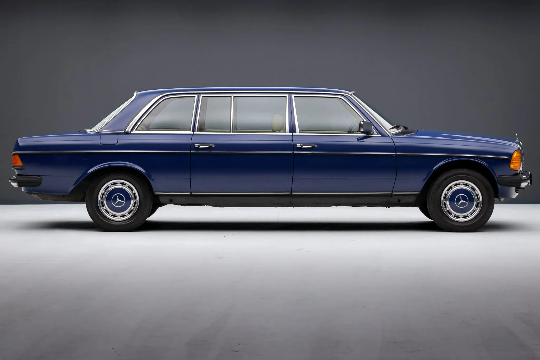 1985 Mercedes-Benz 250 LWB