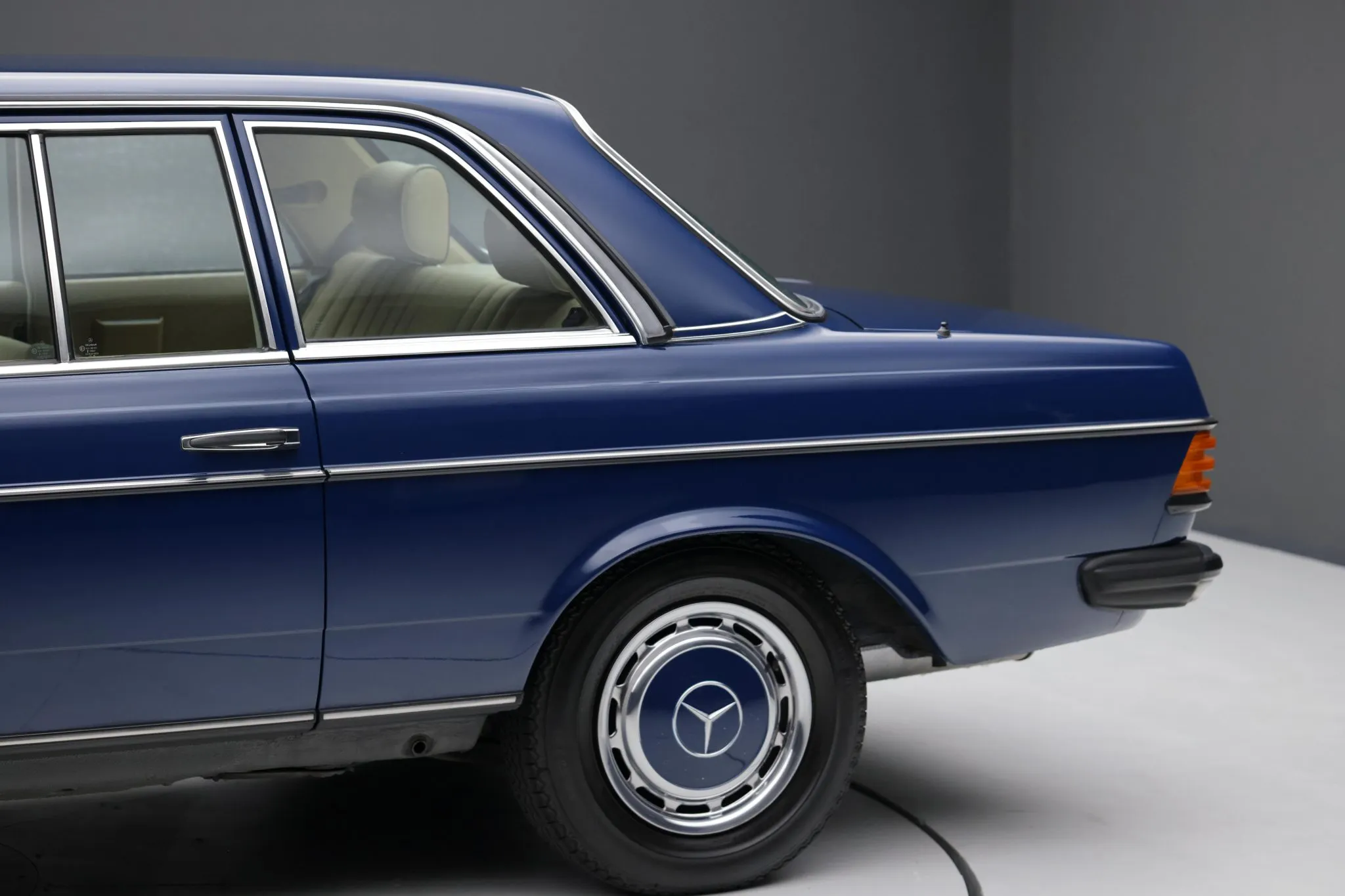 1985 Mercedes Benz 250 LWB 7