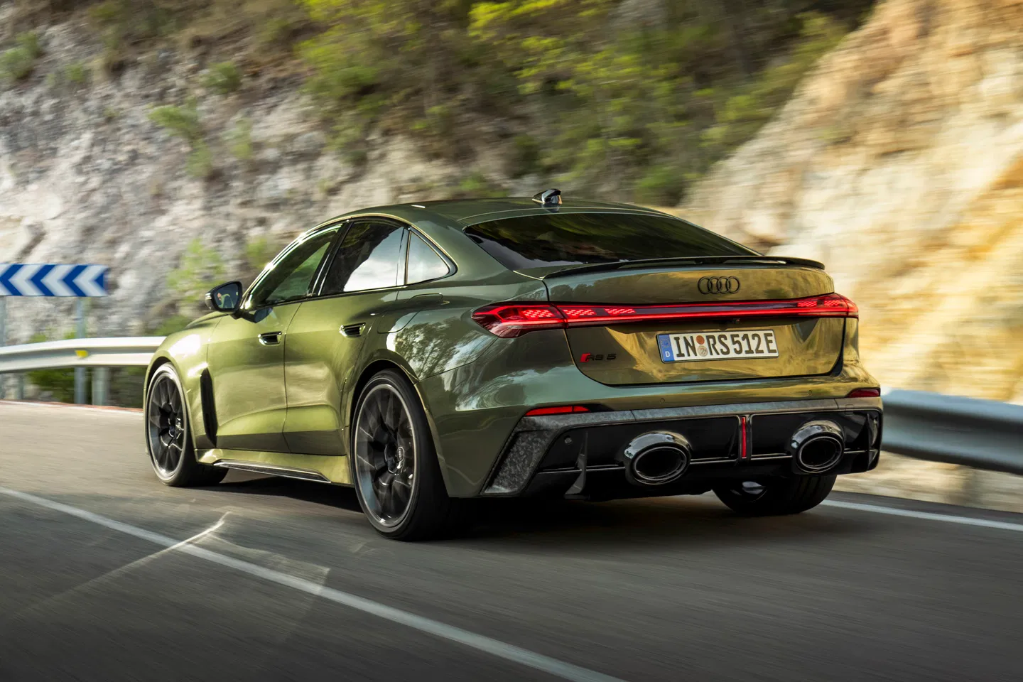 Audi RS5 Plug-In Hybrid Arrives with 639hp and Widebody Stance 4 Audi RS5 Plug-In Hybrid Arrives with 639hp and Widebody Stance