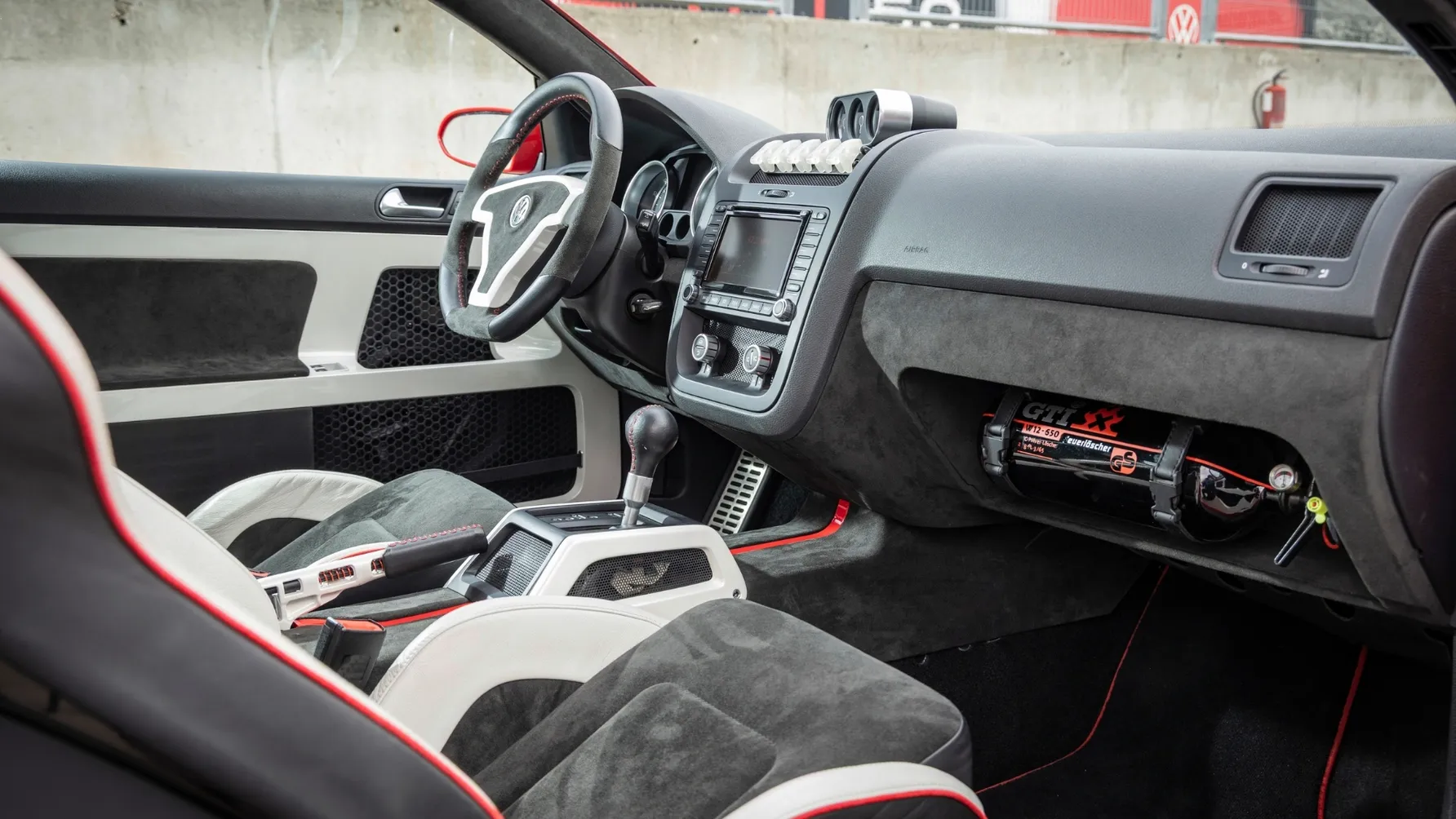 Volkswagen Golf GTI W12 650 11