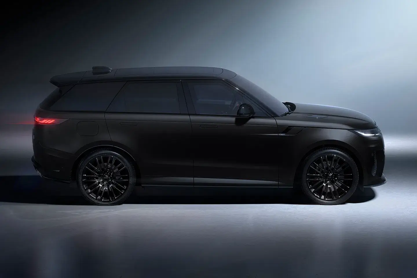 Range Rover Sport SV Ultimate Brings Back Blue 6 1
